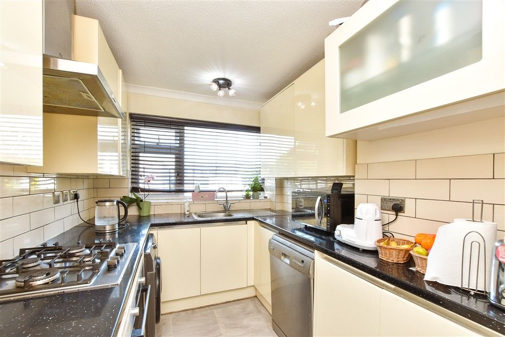 Property photo 1 of 9 Kitchen