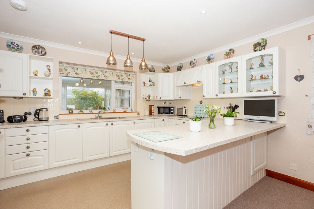 Property photo 3 of 46 Kitchen