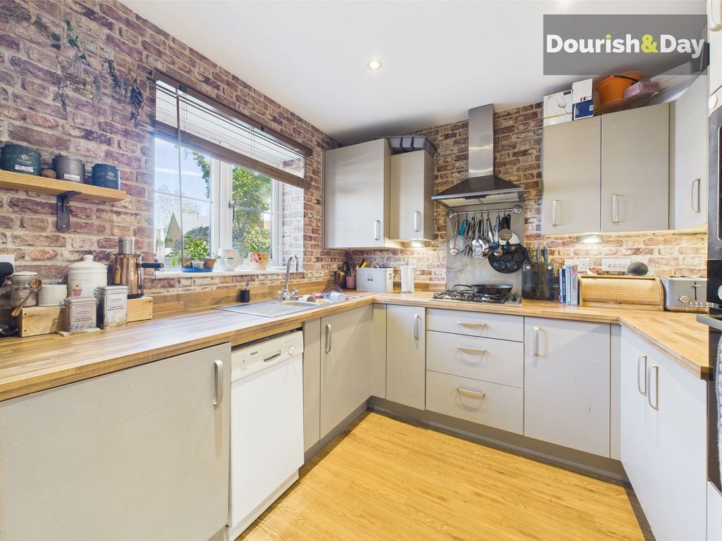 Property photo 2 of 14 Kitchen