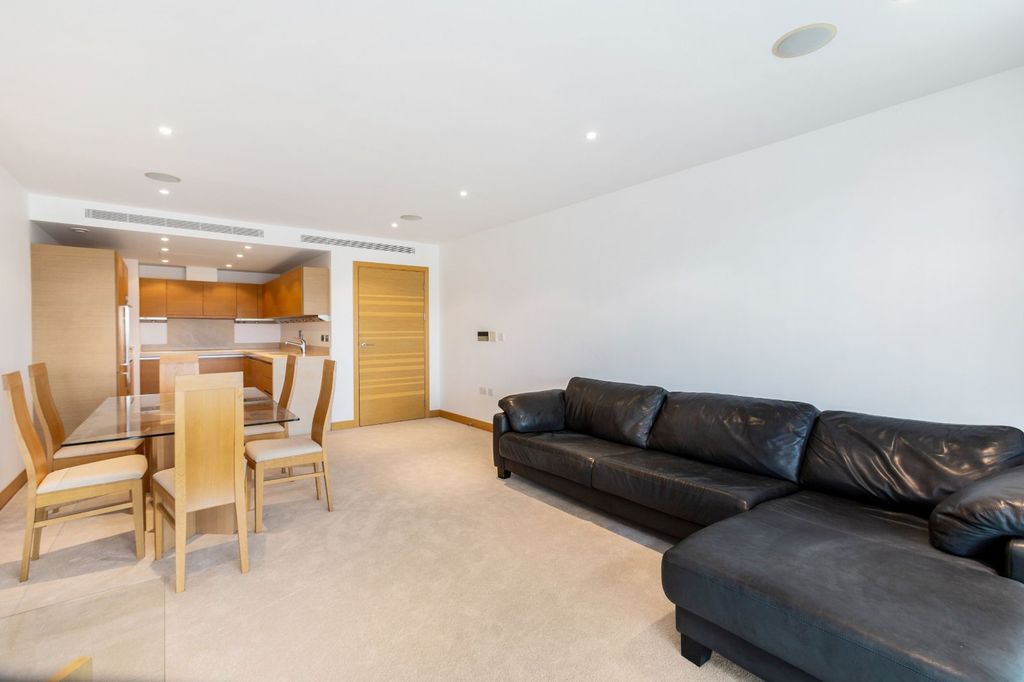 Property photo 2 of 16 Picture No. 24