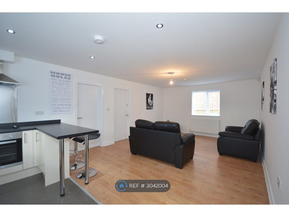 Property photo 3 of 9 Lounge 1
