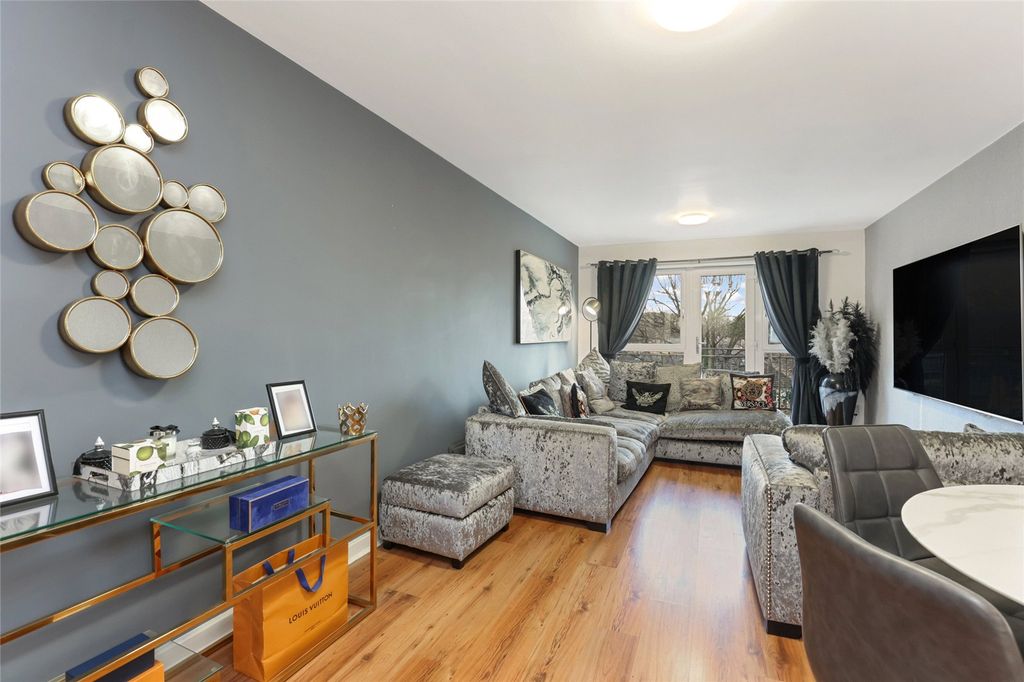 Property photo 2 of 21 Picture No. 04