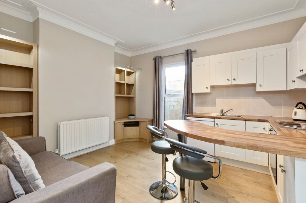 Property photo 3 of 18 Picture No. 12