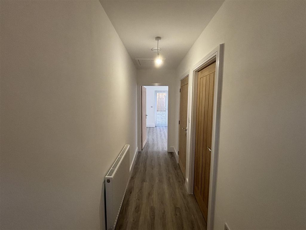 Property photo 2 of 15 Entrance Hall