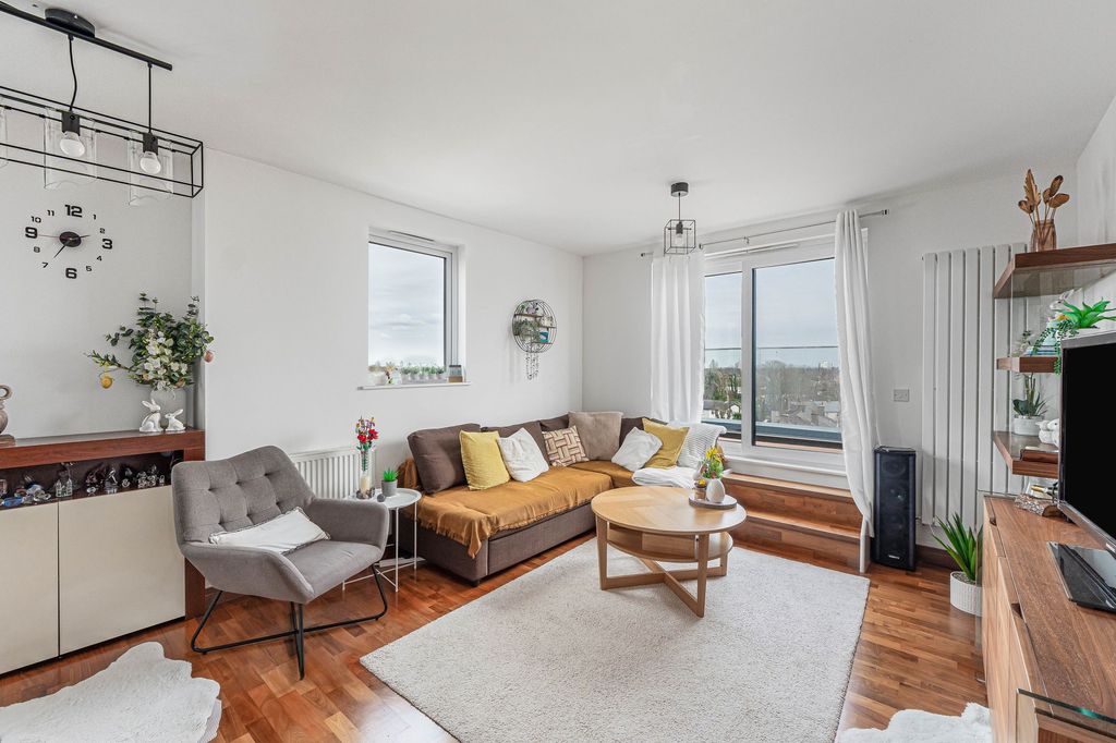 Property photo 3 of 28