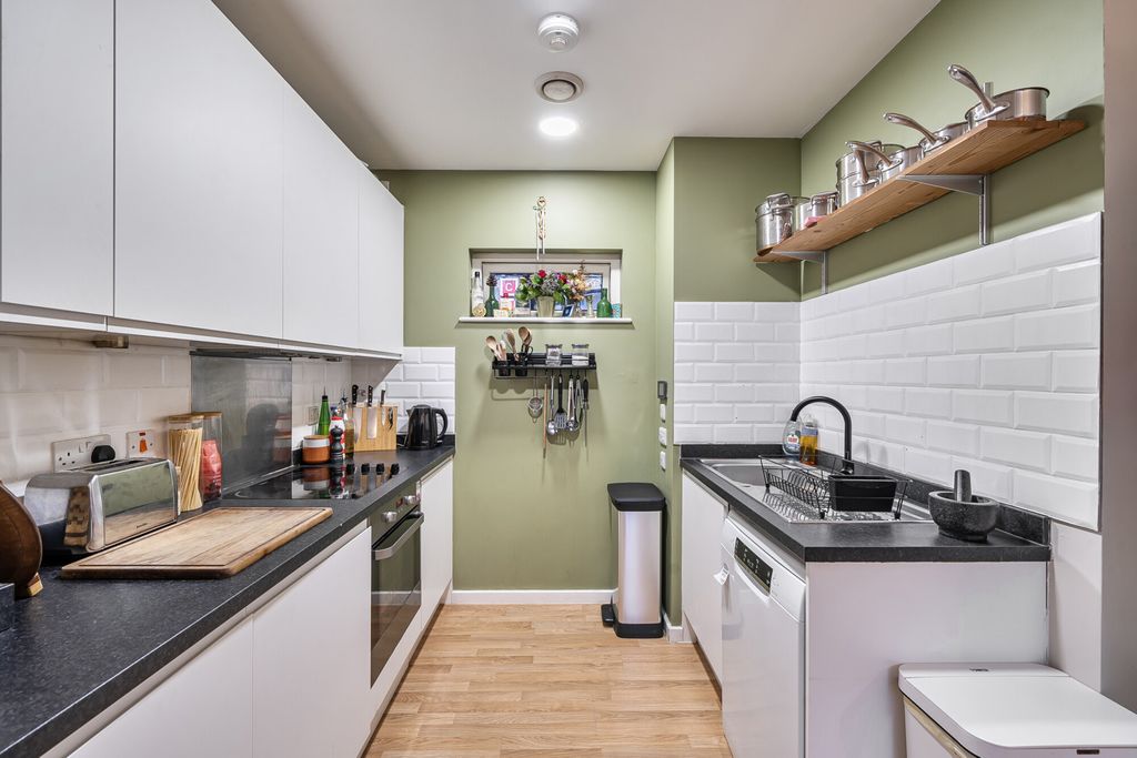 Property photo 3 of 17 Kitchen