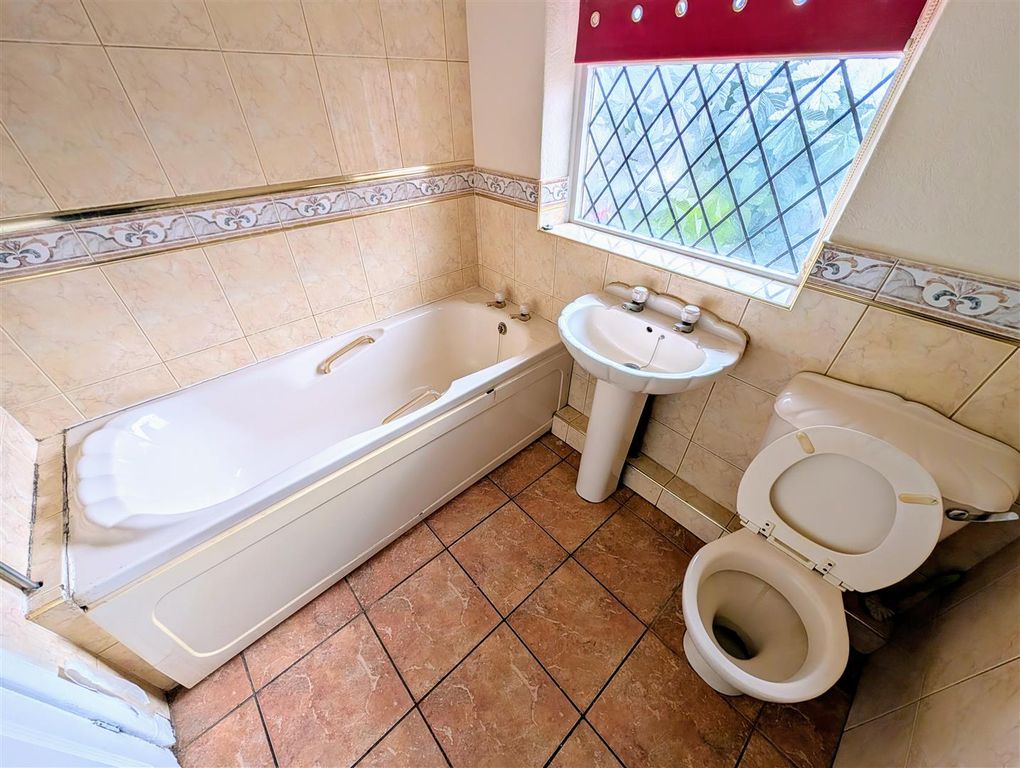 Property photo 1 of 17 Bathroom 1.Jpg