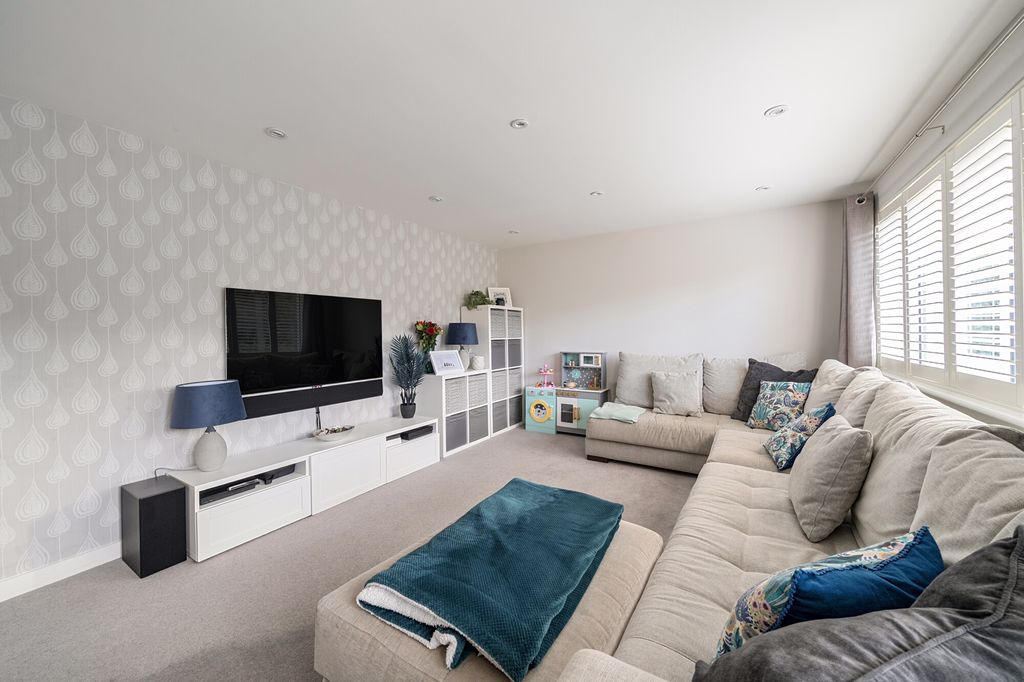 Property photo 3 of 16