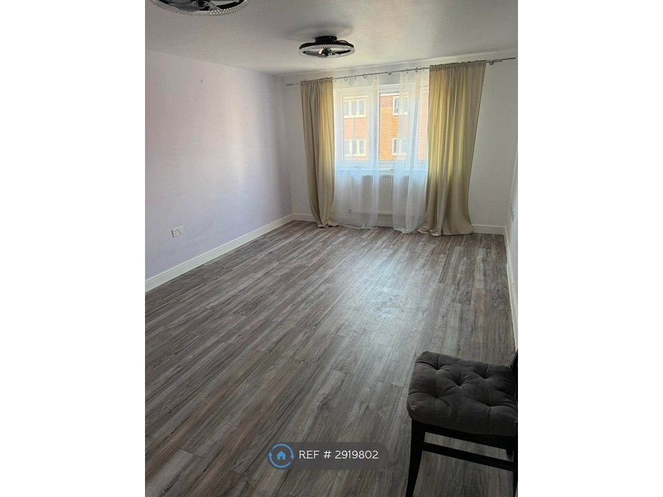 Property photo 3 of 7 Master Bedroom
