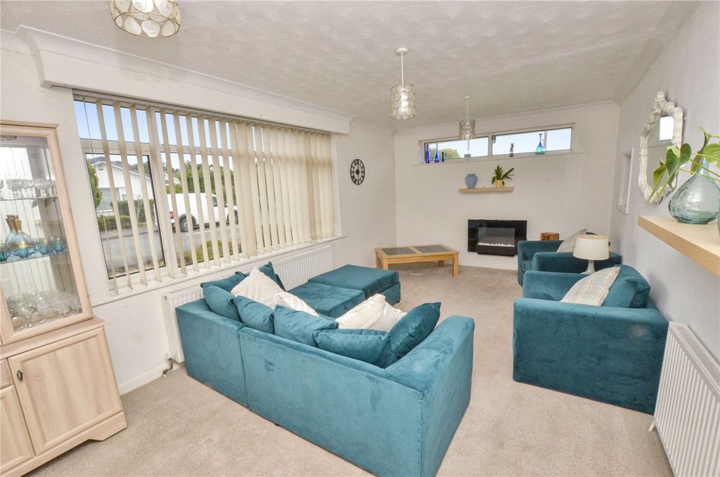 Property photo 2 of 12 Lounge/Dining Room