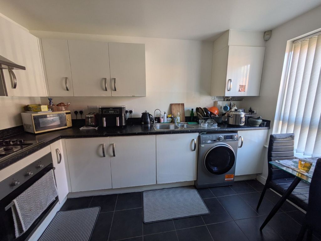 Property photo 2 of 9 Picture No. 11