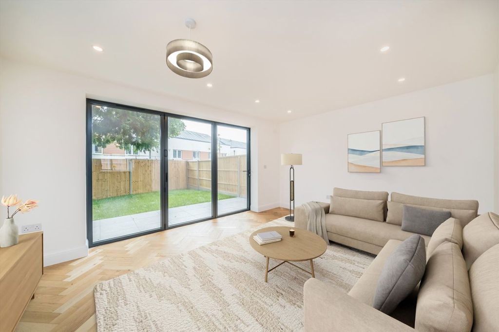 Property photo 2 of 8