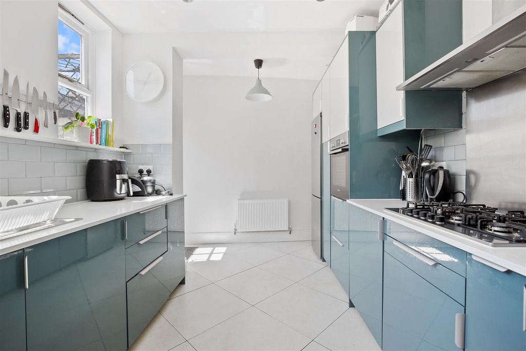 Property photo 2 of 12 Kitchen