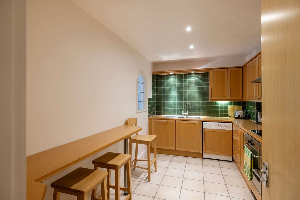 Property photo 3 of 10 Kitchen