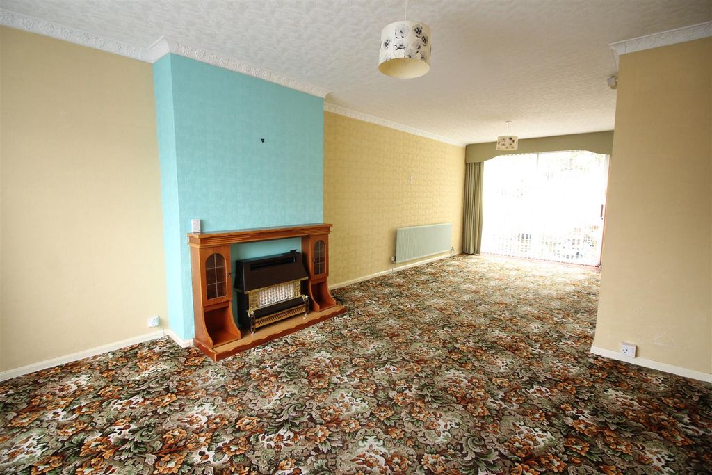 Property photo 2 of 9 Lounge/Dining Room