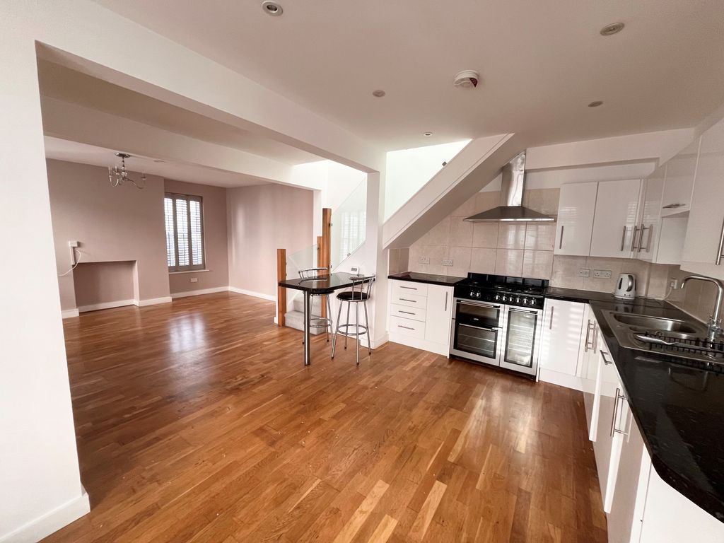 Property photo 2 of 16 Gallery