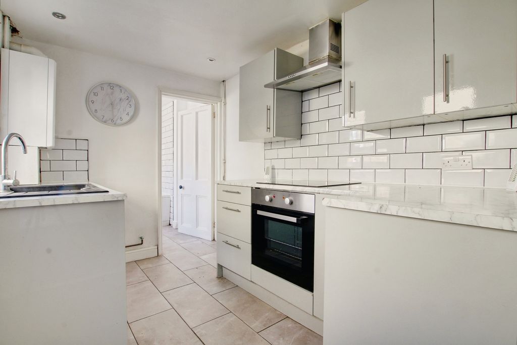 Property photo 2 of 9