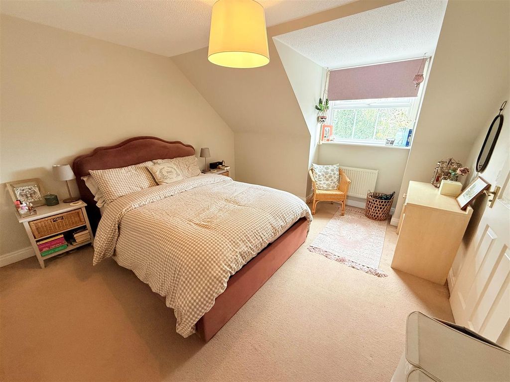 Property photo 2 of 20 Main Bedroom