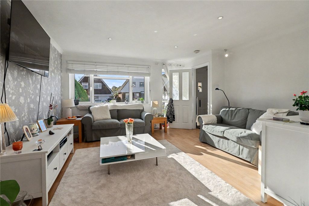 Property photo 1 of 11 Living Room