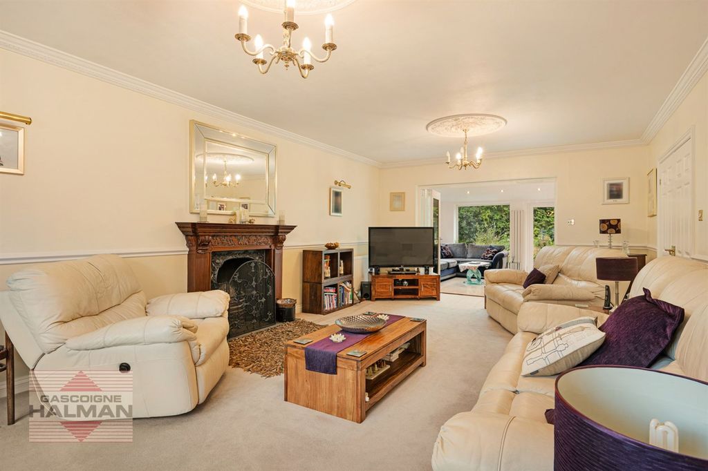 Property photo 3 of 28 Living Room