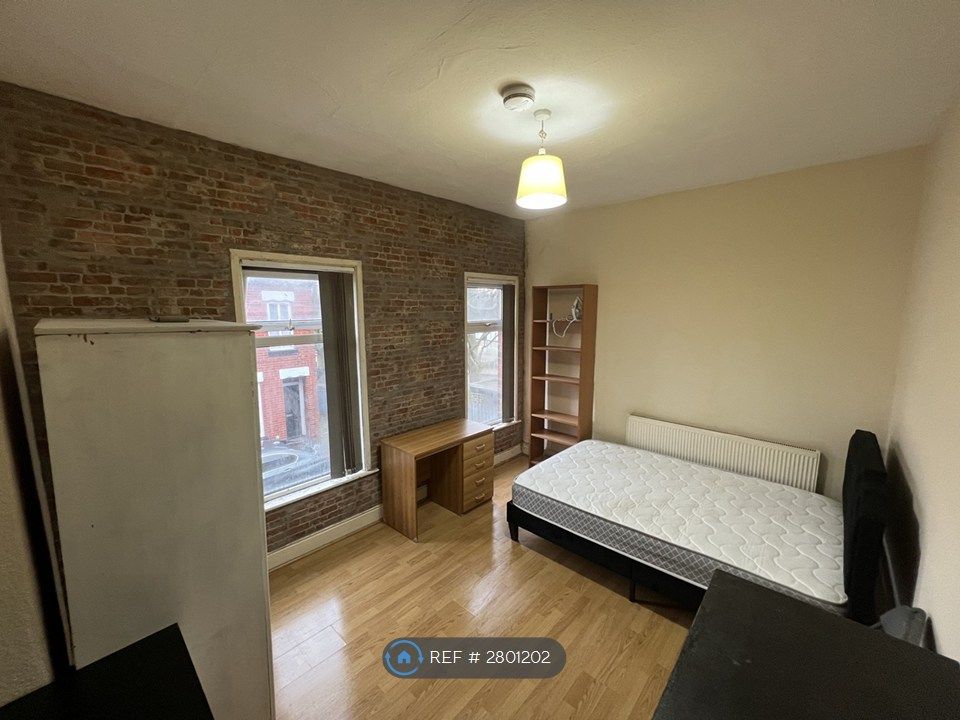 Property photo 1 of 11 Upstairs Bedroom 1