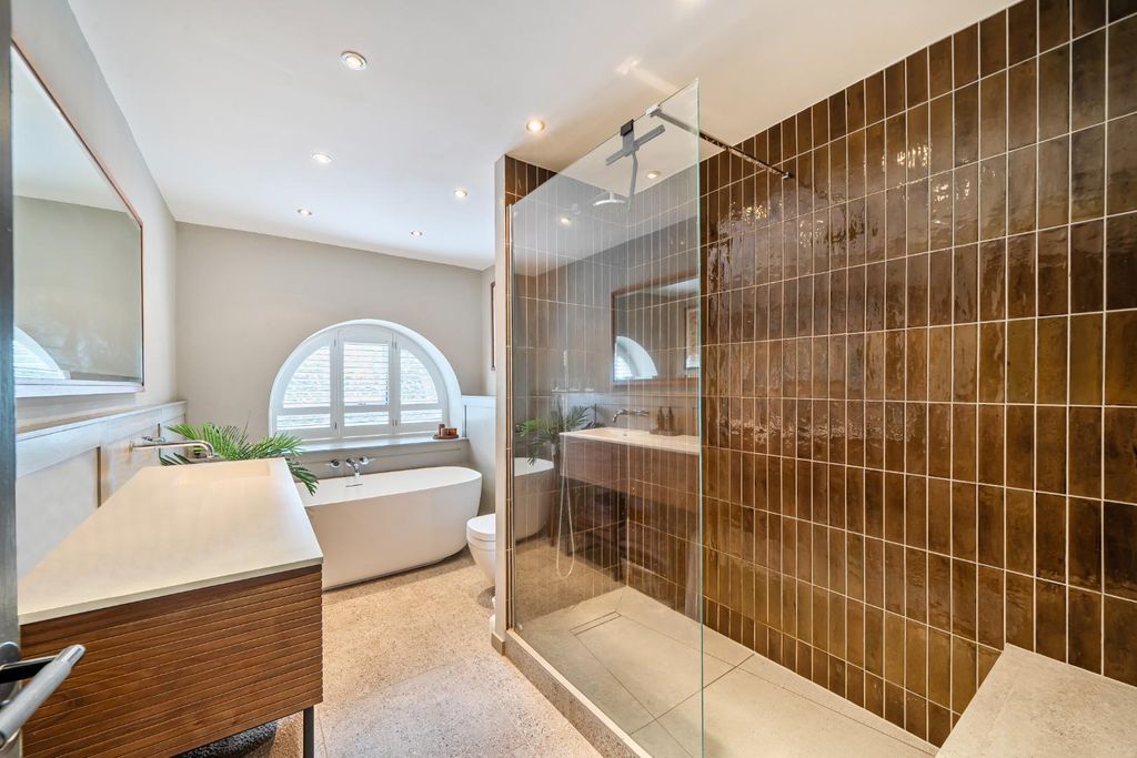 Property photo 2 of 17 1355505-18-68Cace430Dad7.Jpg