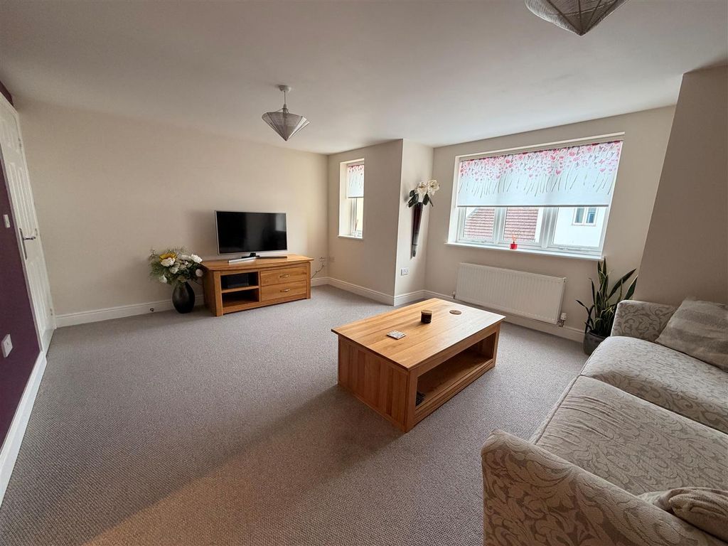 Property photo 3 of 8 Sitting Room.Jpg