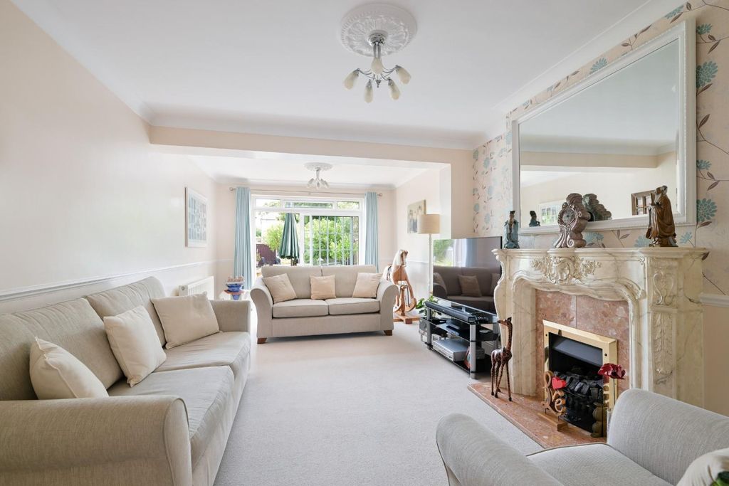 Property photo 2 of 22 Woodlands Avenue