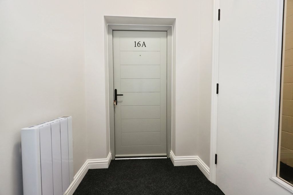 Property photo 1 of 19 Pbox-Img.Jpg
