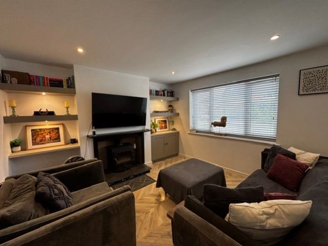 Property photo 2 of 17 Lounge