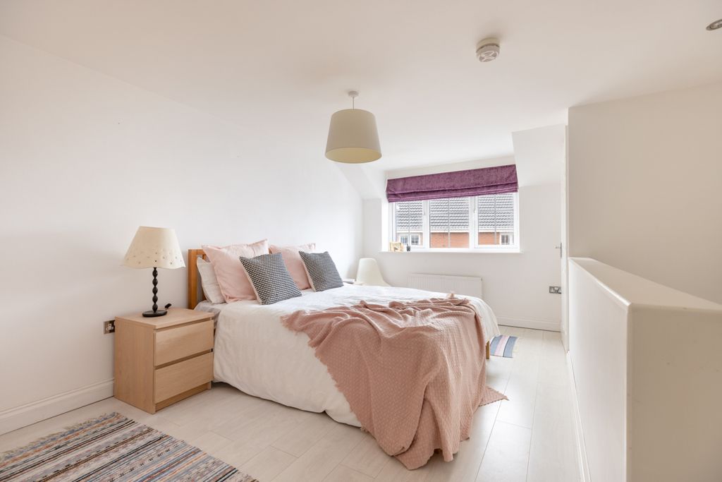 Property photo 3 of 21 Bedroom 4 Annexe