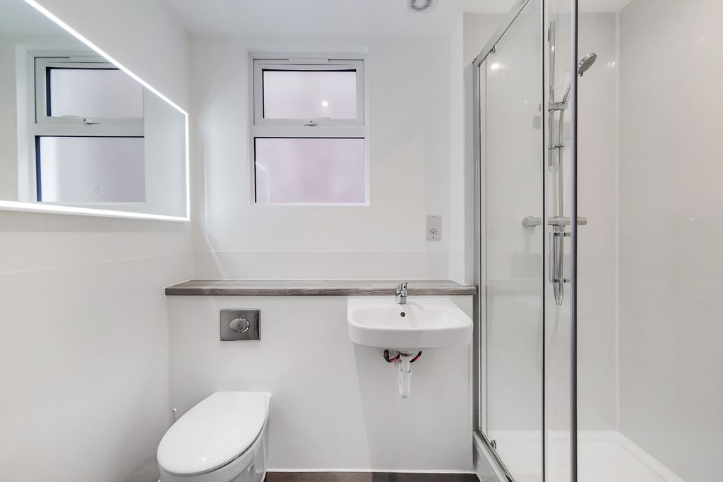 Property photo 2 of 3 Bathroom Picture