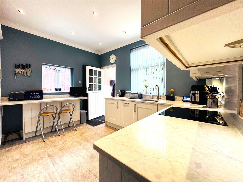 Property photo 3 of 27 Kitchen