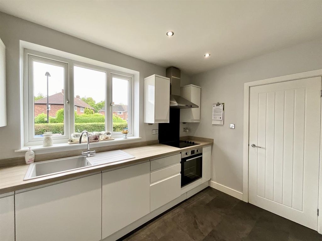Property photo 2 of 17 4 - Kitchen.Jpg