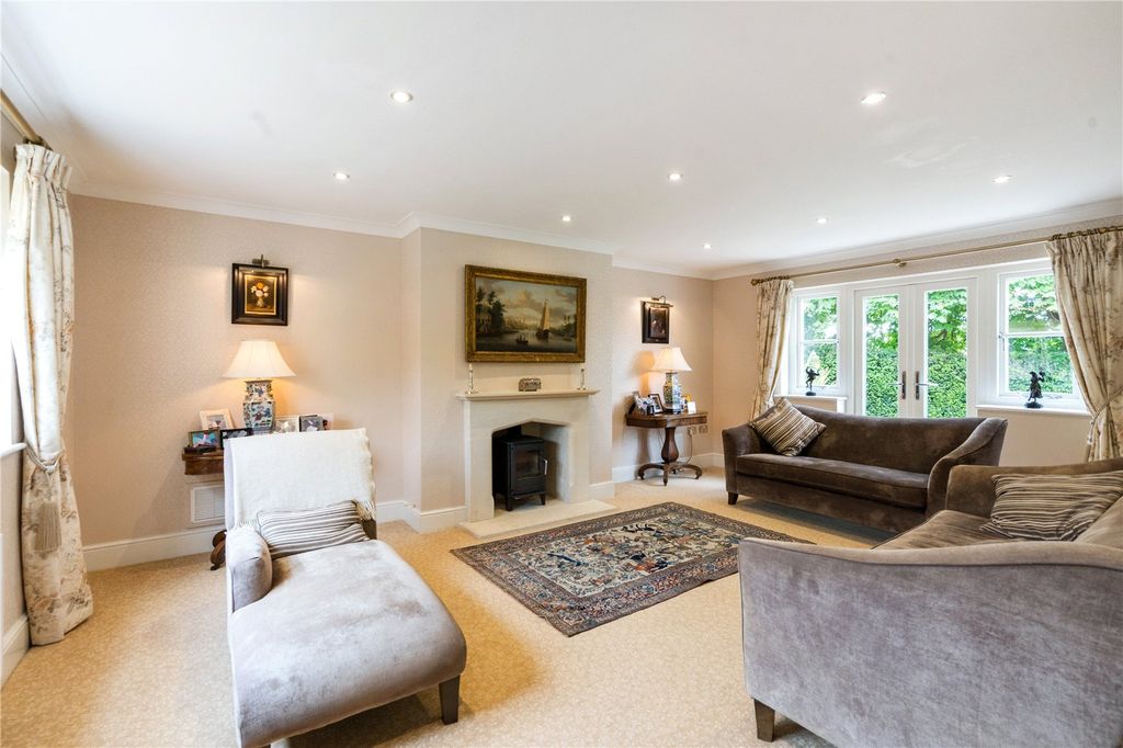 Property photo 3 of 15 Sitting Room