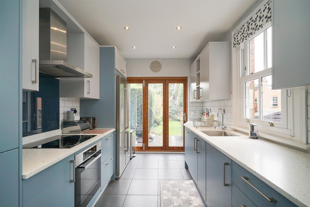 Property photo 3 of 23 Kitchen