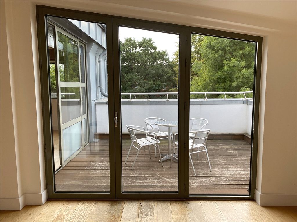 Property photo 2 of 12 Picture No. 11