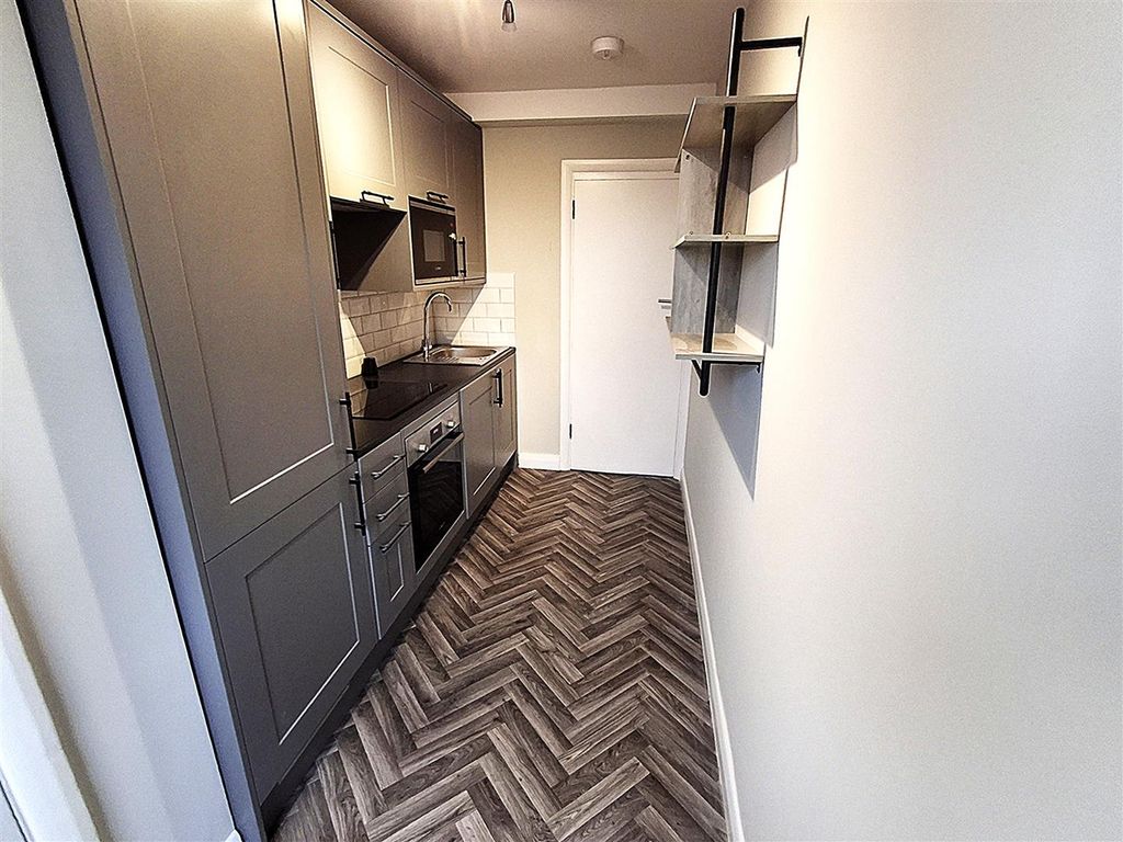 Property photo 3 of 7 Kitchen