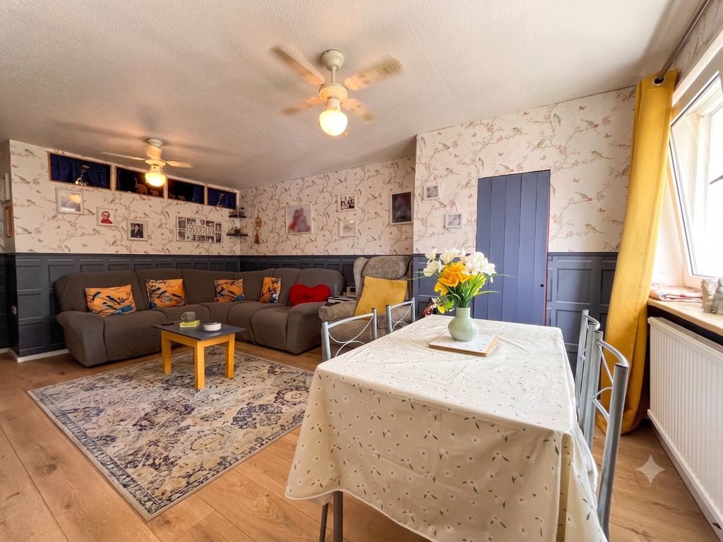 Property photo 3 of 10 5252542