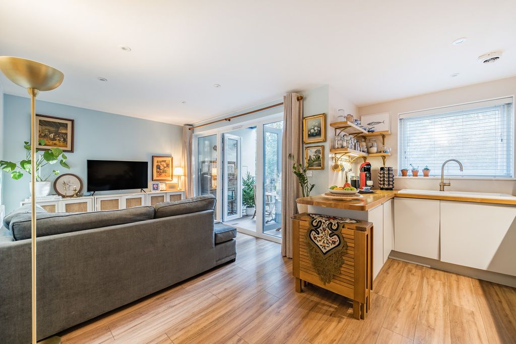 Property photo 3 of 11