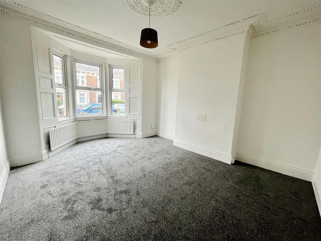 Property photo 2 of 7 Bedroom One