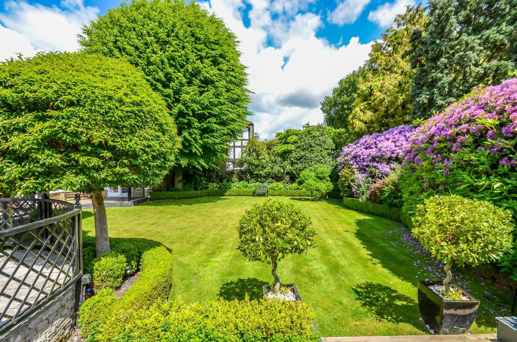 Property photo 2 of 52 Garden