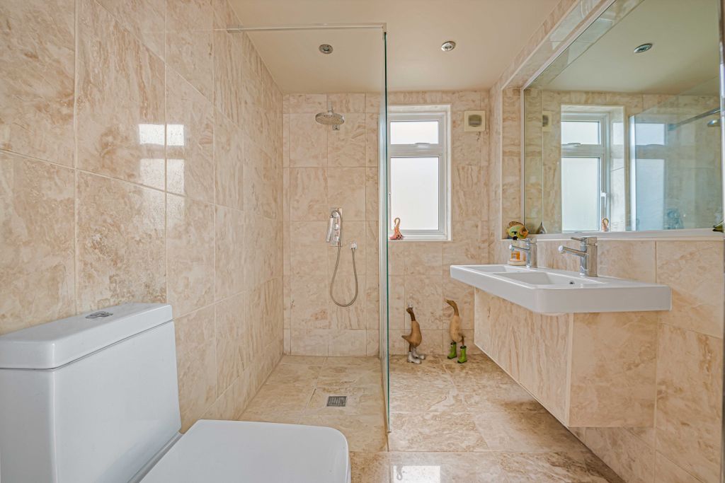 Property photo 3 of 27