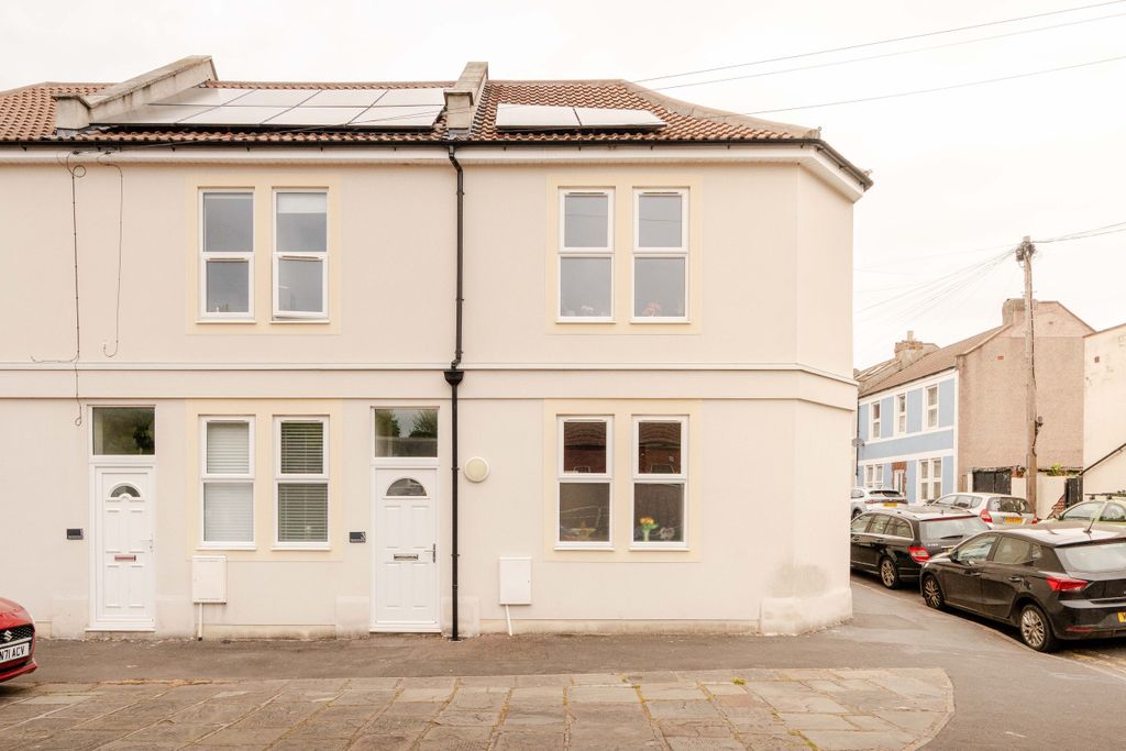 Property photo 3 of 12 18