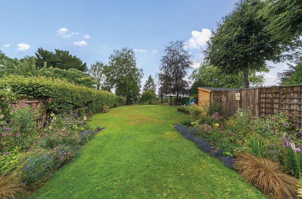 Property photo 2 of 22 1332254-7-688B99d...