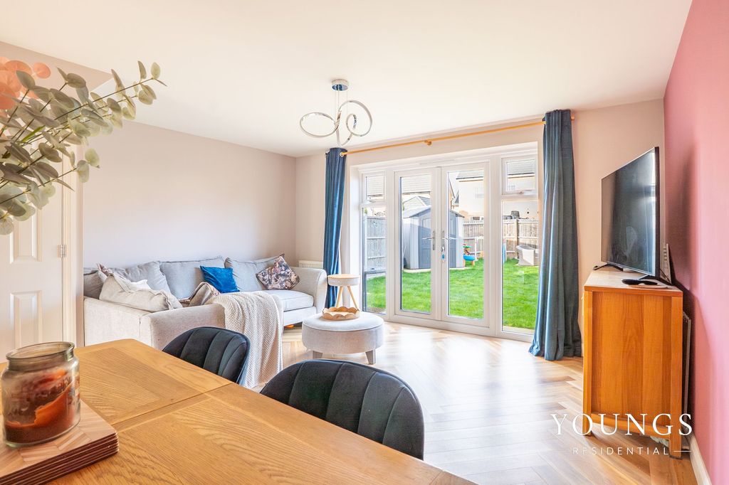 Property photo 2 of 20