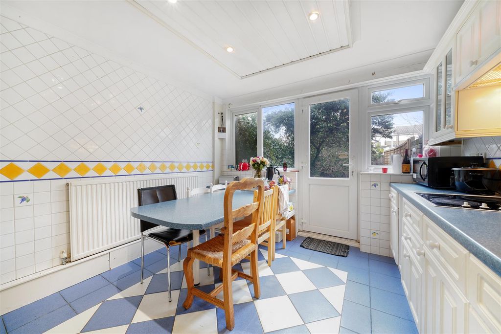 Property photo 1 of 14 Everington Street - 6L5Qy4Ofl9Azbs1Mlmsm.Jpg