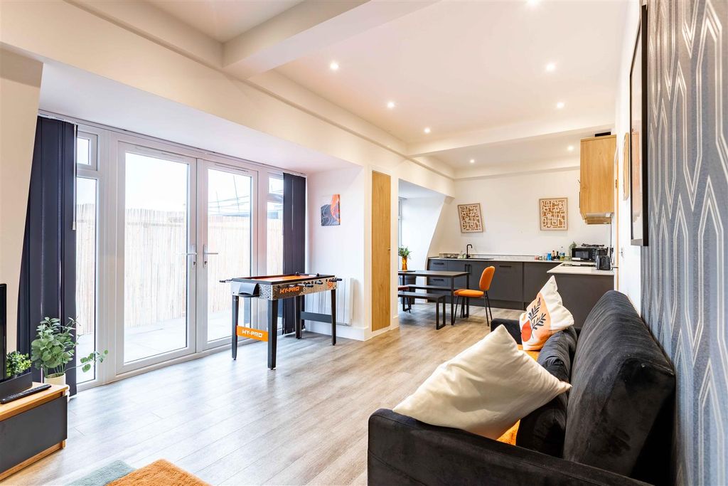 Property photo 1 of 20 The Penthouse-14.Jpg