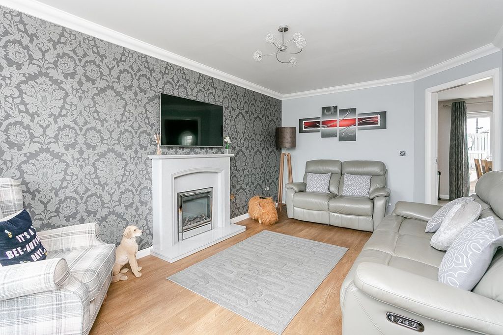 Property photo 3 of 36
