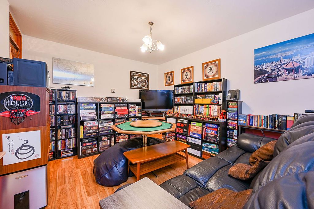 Property photo 3 of 6
